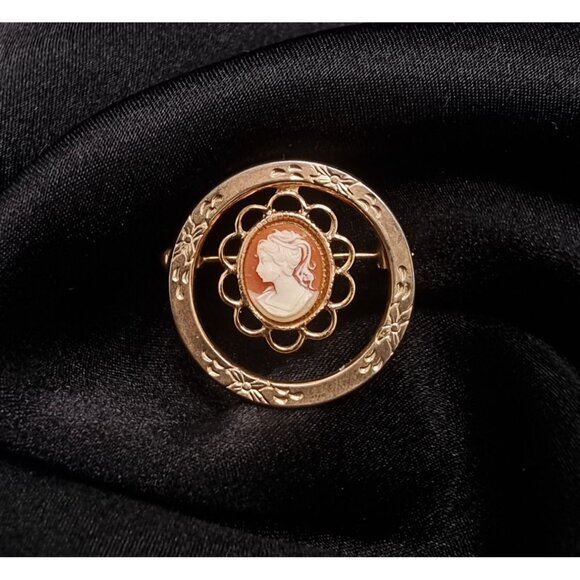 Vintage Gold-Tone Resin Cameo Brooch With Floral Detailing & Scalloped - Picture 2 of 5